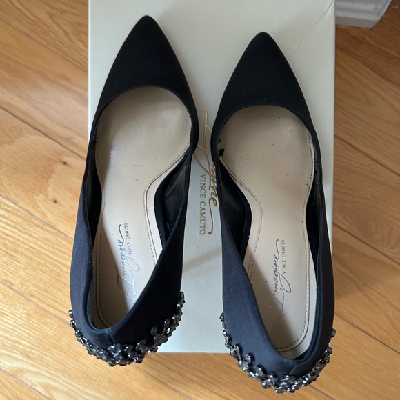 High heel satin pumps with embellishment at the heel. - Picture 4 of 5